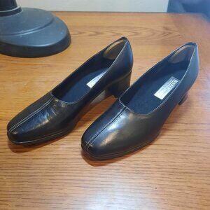 Munro American Meredith Black Women's Leather Pumps, Size 6
